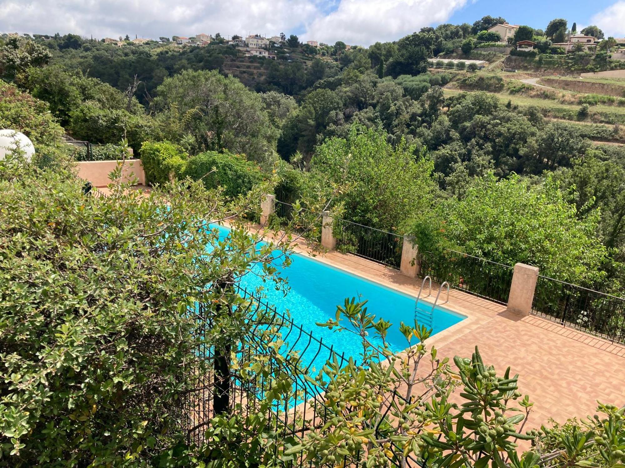 T2 Traversant Avec Une Grande Terrasse Et Piscine Cagnes-sur-Mer Exterior foto